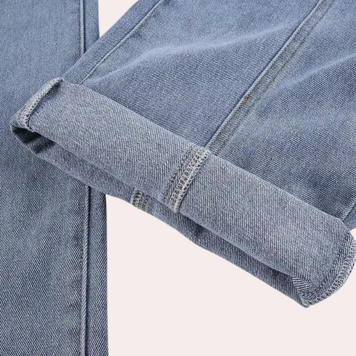 Trendy flared jeans til kvinder med stjernepatch