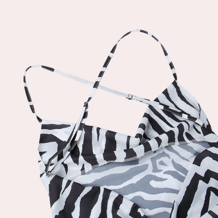 Dayana - Løs maxi med zebraprint og rygløs detalje