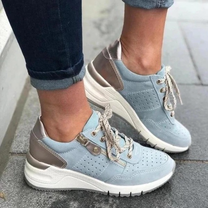 Elina - Moderigtig sneaker med snørebånd til kvinder