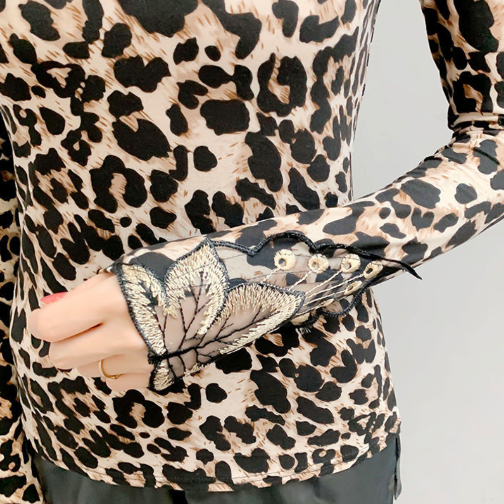 Dorotea - Stilfuld top til kvinder med leopardprint