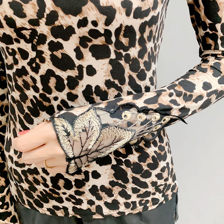 Dorotea - Stilfuld top til kvinder med leopardprint